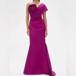 NEW $398 Magenta Rose One-Shoulder Large Floral Appliqué Dress
